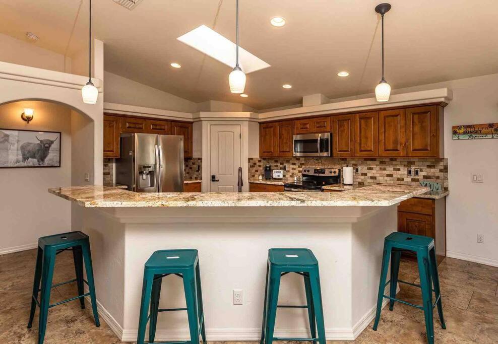 Hot Tub . Spacious . Pets . Central . Boat Parking Lake Havasu City Exterior foto