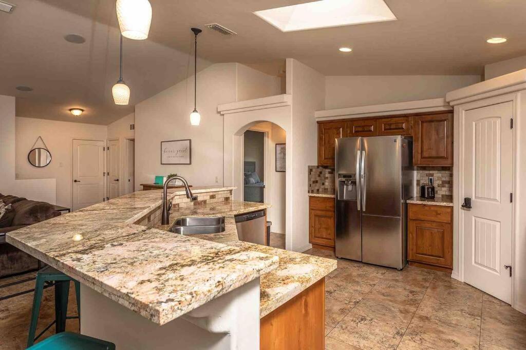 Hot Tub . Spacious . Pets . Central . Boat Parking Lake Havasu City Exterior foto
